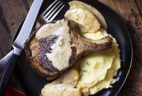 Pan-Seared Thick Pork Chops with Apples and Cream Sauce