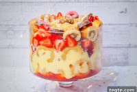 Strawberry Doughnut Trifle Recipe: Layered Dessert with Fresh Berries