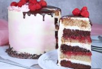 Raspberry Dream Cake Recipe: Moist Layer Cake with Fresh Berries