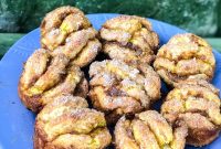 Pumpkin Pie Pull-Apart Muffins Recipe for Fall Breakfast