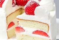 Authentic Japanese Strawberry Shortcake Recipe — Fluffy, Light Slice