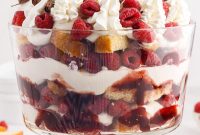 Decadent Raspberry Trifle Recipe with Fresh Cream and Cake