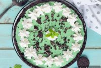 Classic Grasshopper Pie Recipe: Mint Chocolate Cream Pie