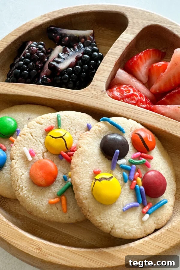 Chewy Maple Oatmeal Cookies with Warm Spices 11 Chocolate chip almond cookies served with fruits.
