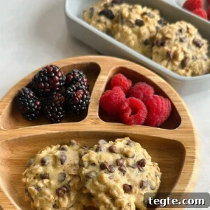 Chewy Maple Oatmeal Cookies with Warm Spices 12 Maple oatmeal cookies served with berries.