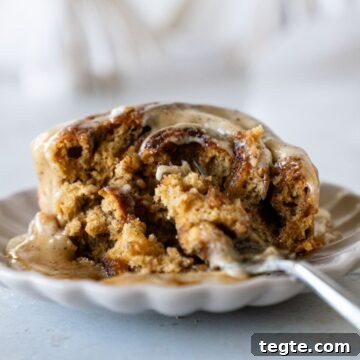 Caramel Gingerbread Cinnamon Rolls with Warm Spice Glaze 6 caramel gingerbread cinnamon rolls