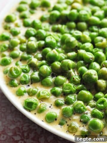 Creamed peas in bowl ready to eat.