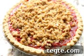 Strawberry Rhubarb Crumble Pie