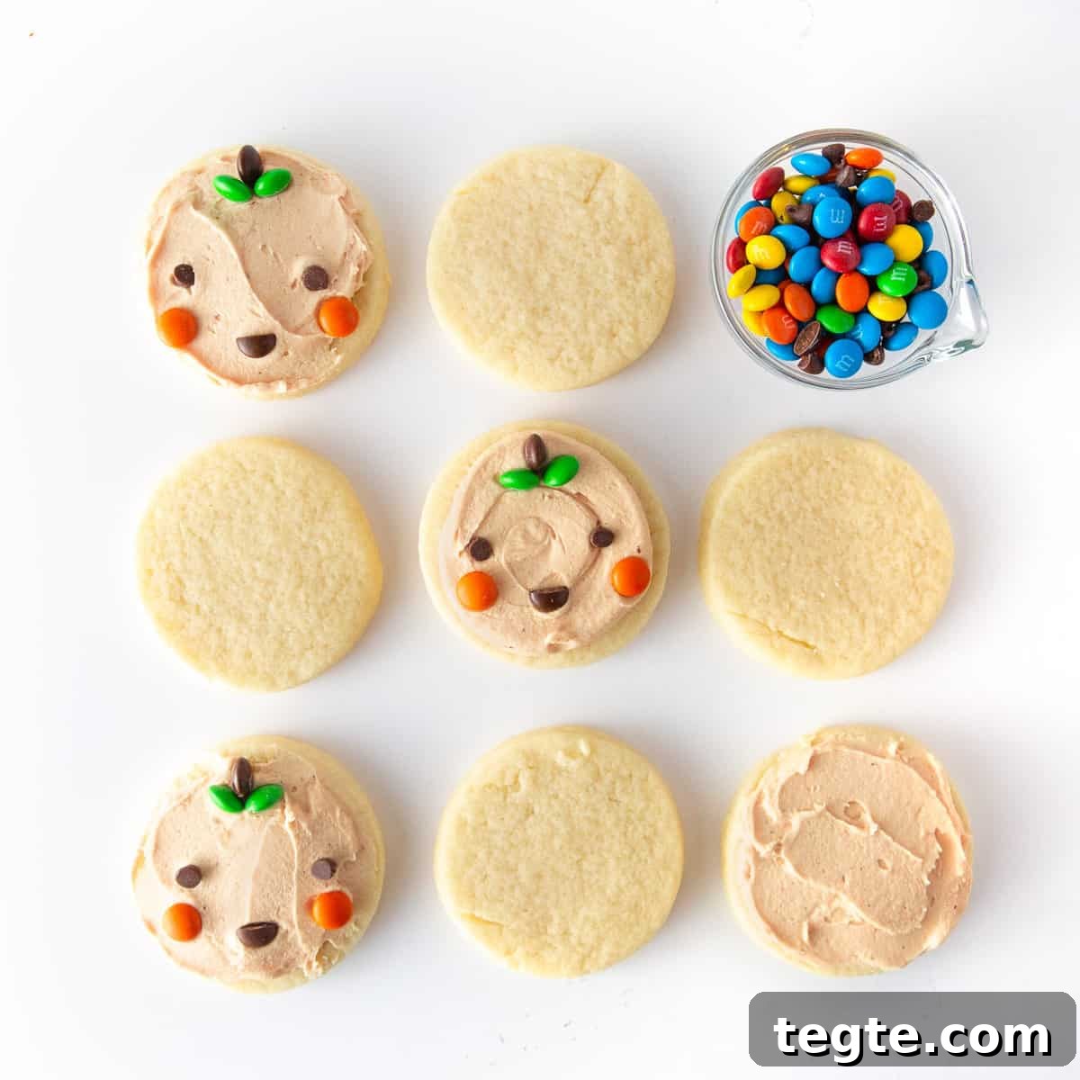 Easy Pumpkin Halloween Cookies made with mini M&M's