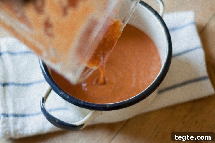 Blended roasted tomatoes for soup