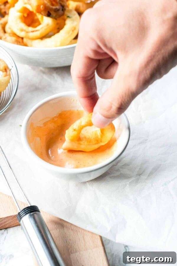 Creamy Spicy Mayo Recipe: Quick Homemade Sriracha Aioli 8 Onion ring that is dipped in a spicy mayo. Very tempting.