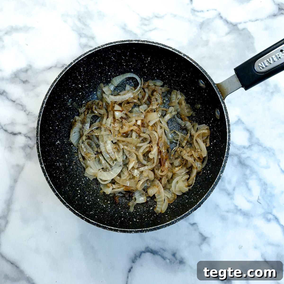 Savory Sausage and Caramelized Onion Pinwheel Appetizers 6 Caramelised onions in a frying pan,