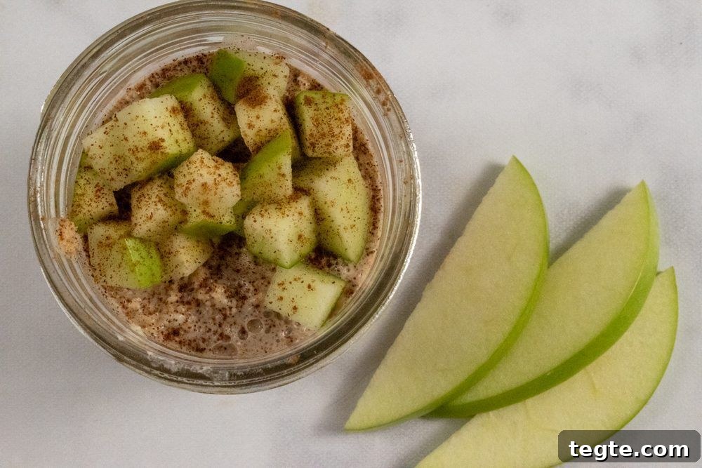 Apple Cinnamon Overnight Oats with Yogurt and Fresh Apples 3 Apple-overnight-oats-sliced green apples and cinnamon sprinkled on top