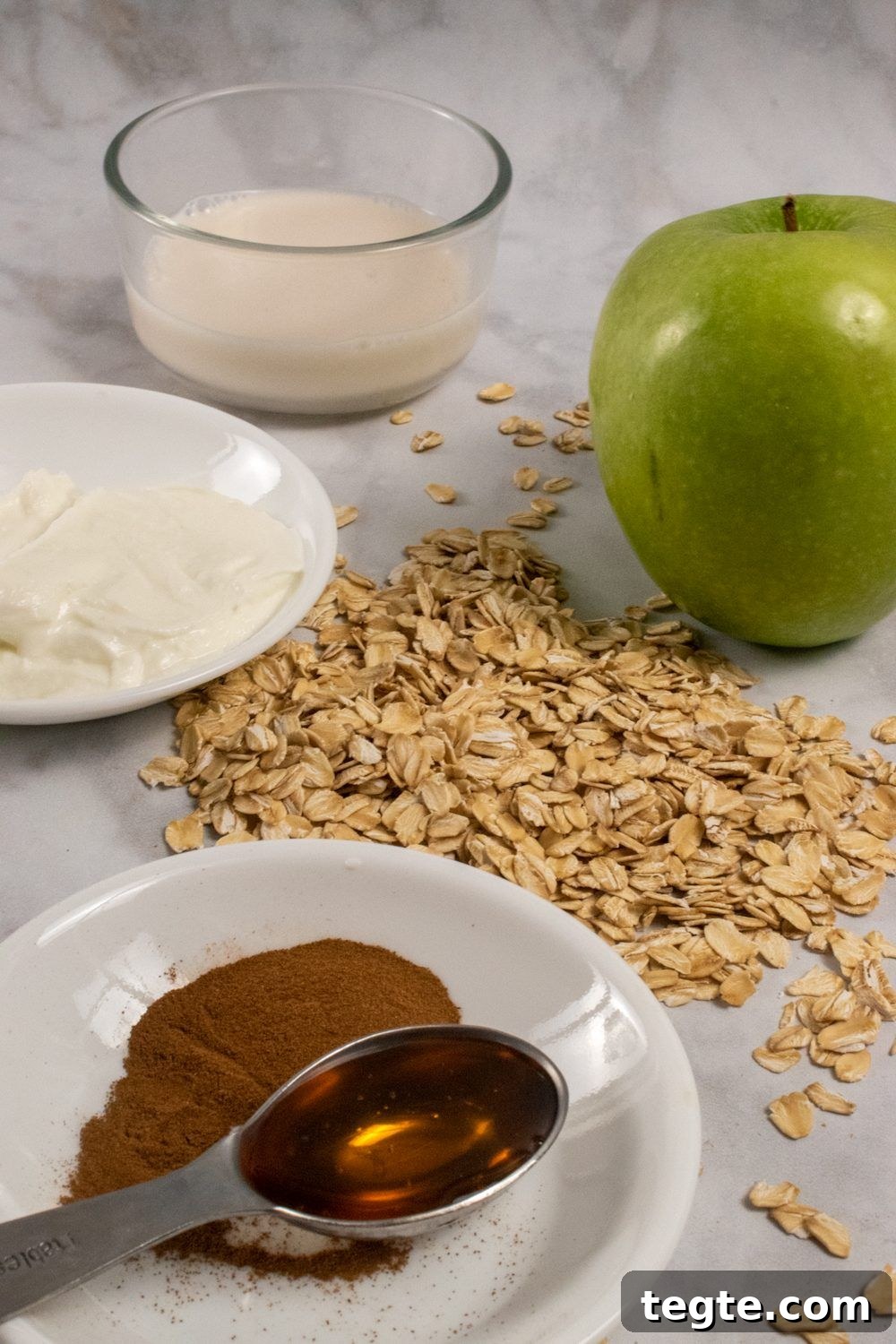 Apple Cinnamon Overnight Oats with Yogurt and Fresh Apples 5 Apple-overnight-oats-ingredients