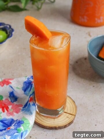 Agua de papaya in a glass