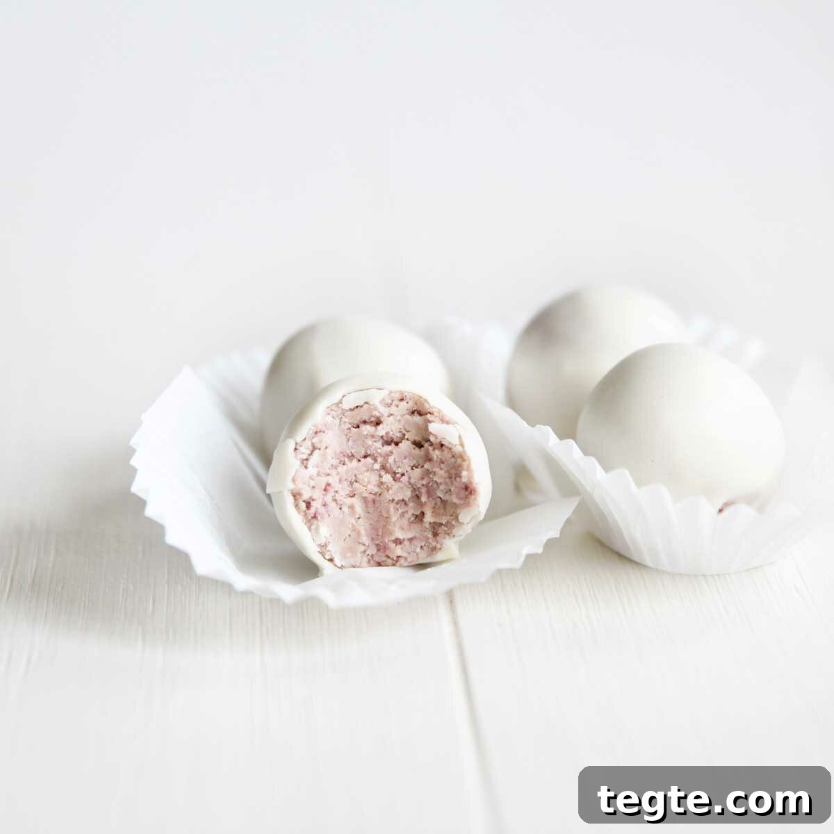 Raspberry Cheesecake Protein Bites — High-Energy Snack Recipe 10 img 6626 48
