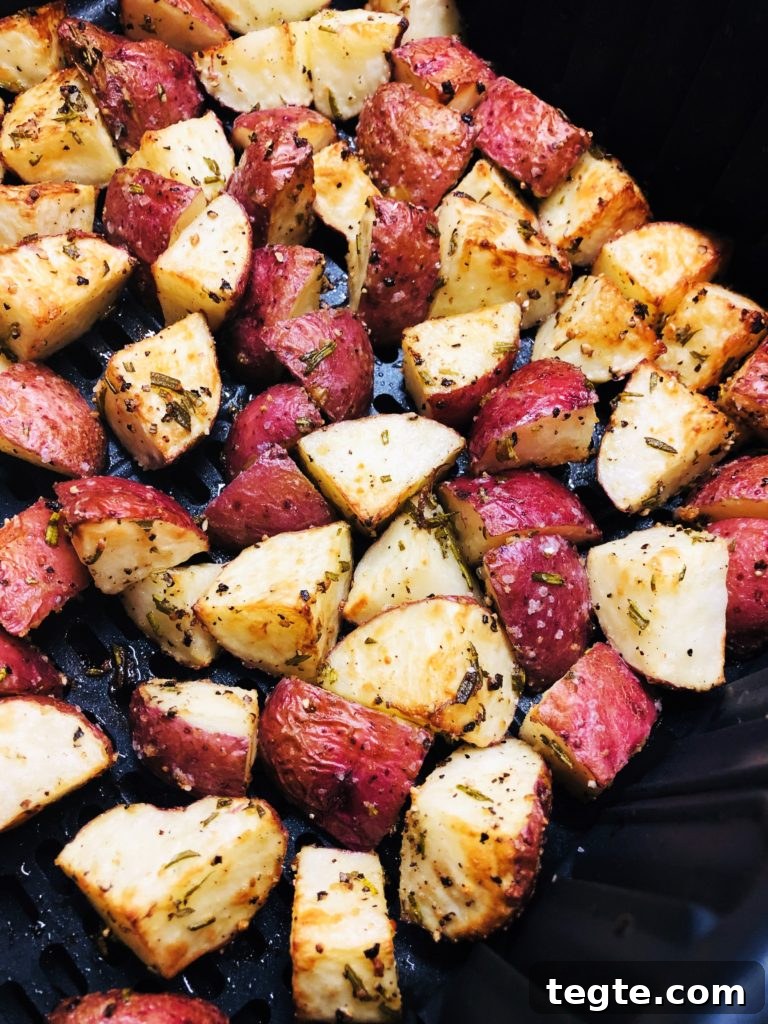 Crispy Air Fryer Garlic and Rosemary Potatoes 5 Air Fryer Garlic Rosemary Potatoes