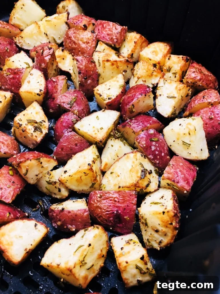 Crispy Air Fryer Garlic and Rosemary Potatoes 6 Air Fryer Garlic Rosemary Potatoes