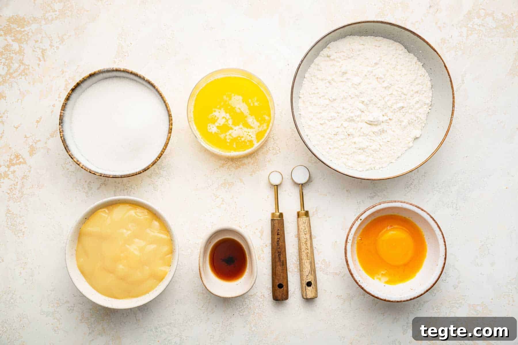 Crème Brûlée Cookies Recipe: Caramelized Sugar-Topped Cookie Treat 4 Bowl of eggs, pudding mix, sugar and flour.