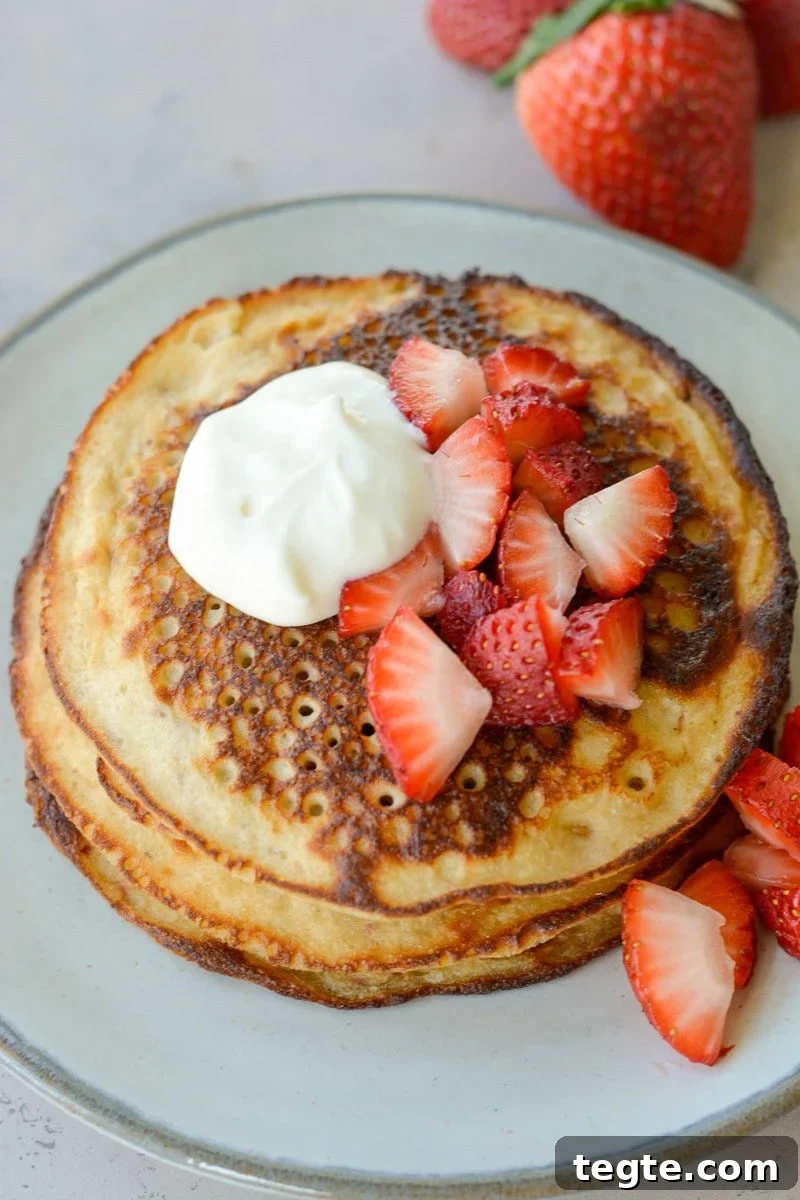 Low-Carb Keto Strawberry Pancakes – Gluten-Free Recipe 2 These Strawberry Pancakes are topped with a sweet vanilla cream cheese glaze! These low carb almond flour pancakes are the perfect keto breakfast!
