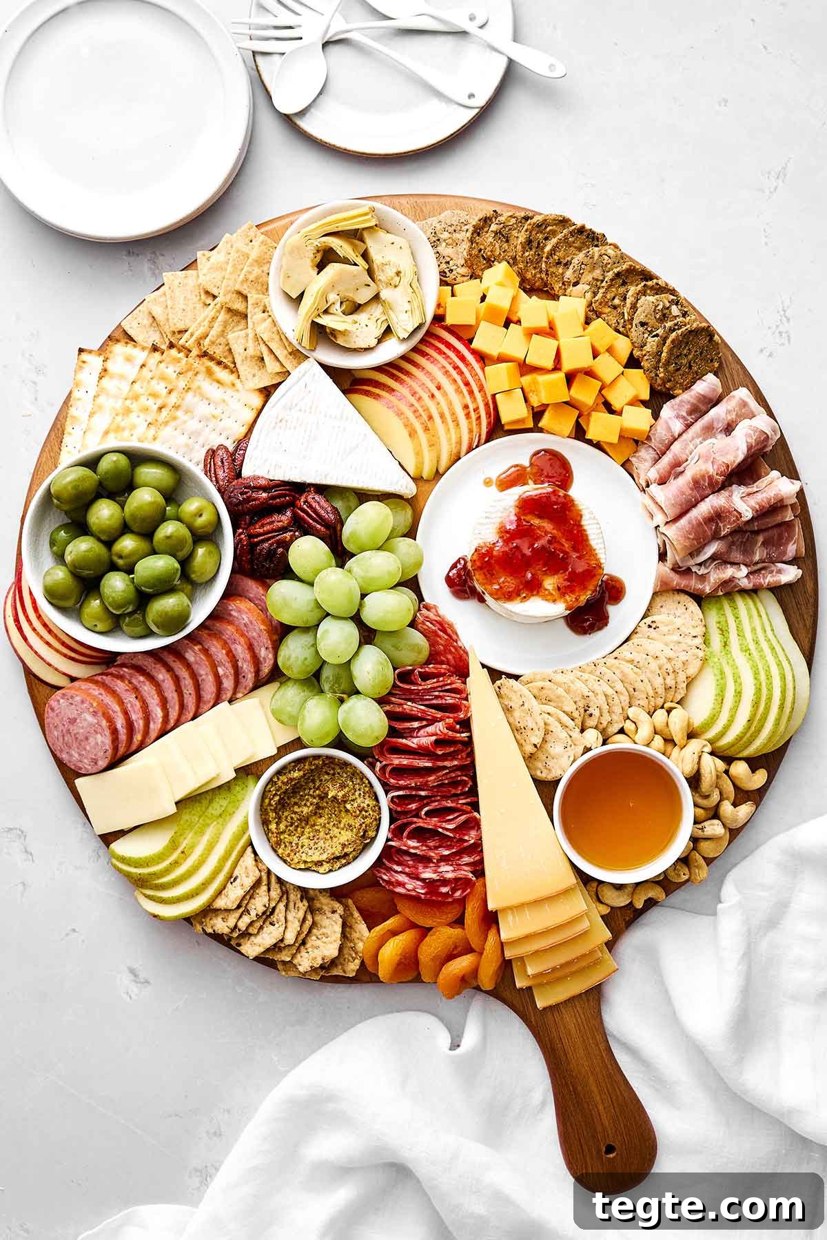 13 Festive Christmas Appetizers Your Guests Will Love 4 Charcuterie board idea.